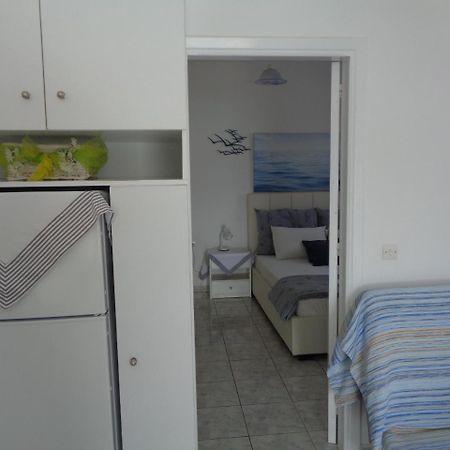 Blue And White Studios & Apartments Lefkos  Екстер'єр фото