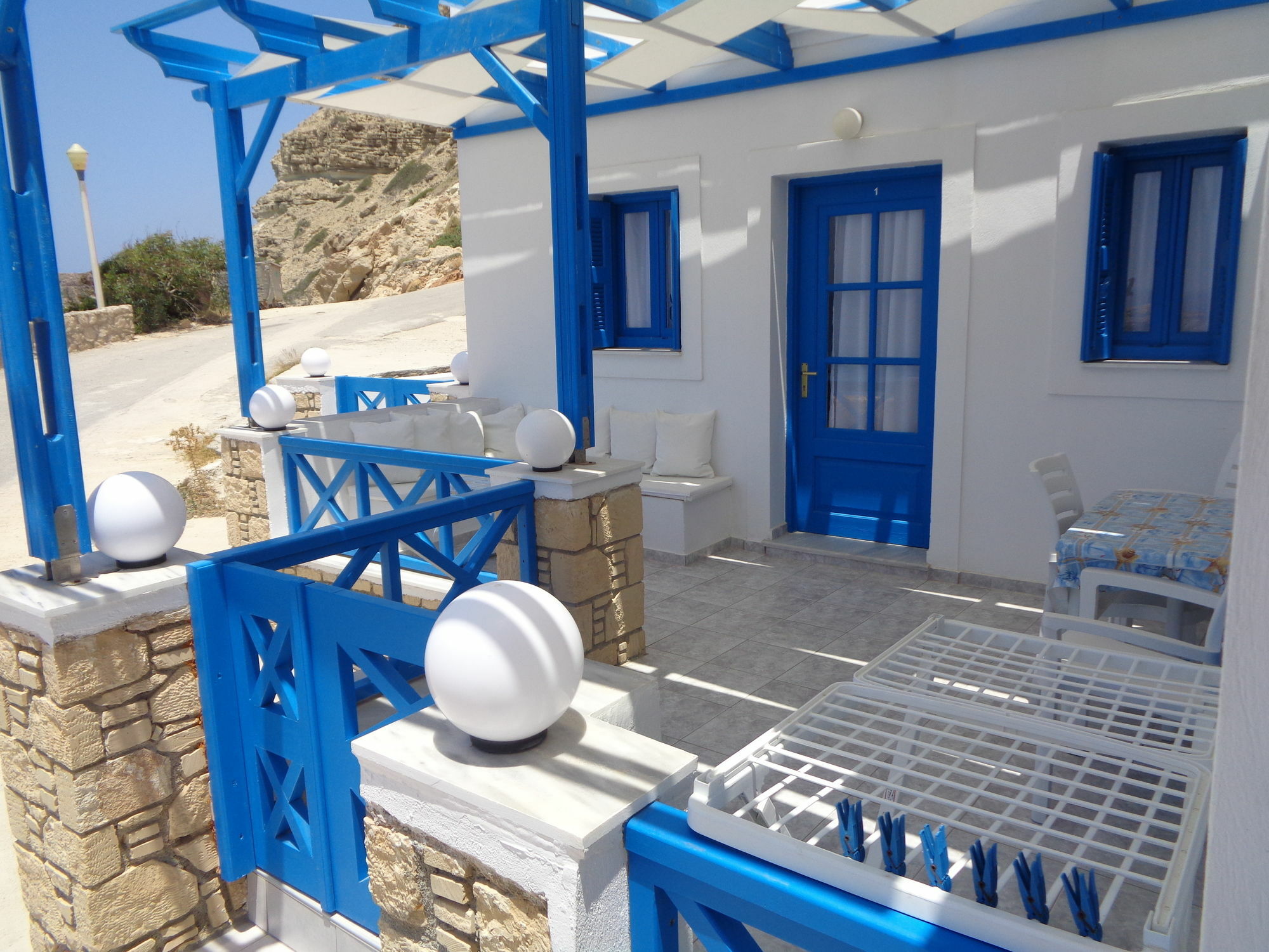 Blue And White Studios & Apartments Lefkos  Екстер'єр фото